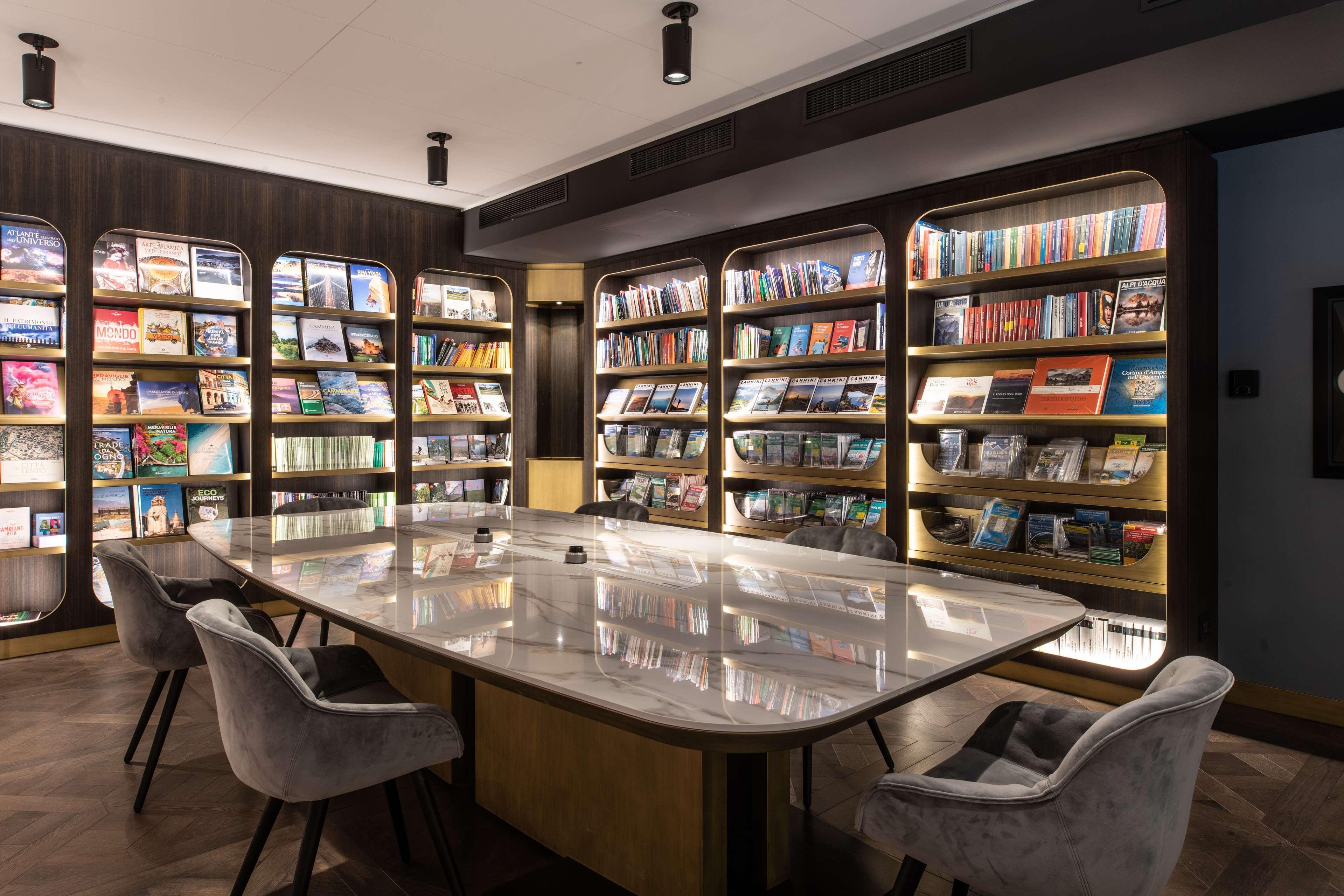 Radisson Collection Hotel, Palazzo Touring Club Milano Ngoại thất bức ảnh Library