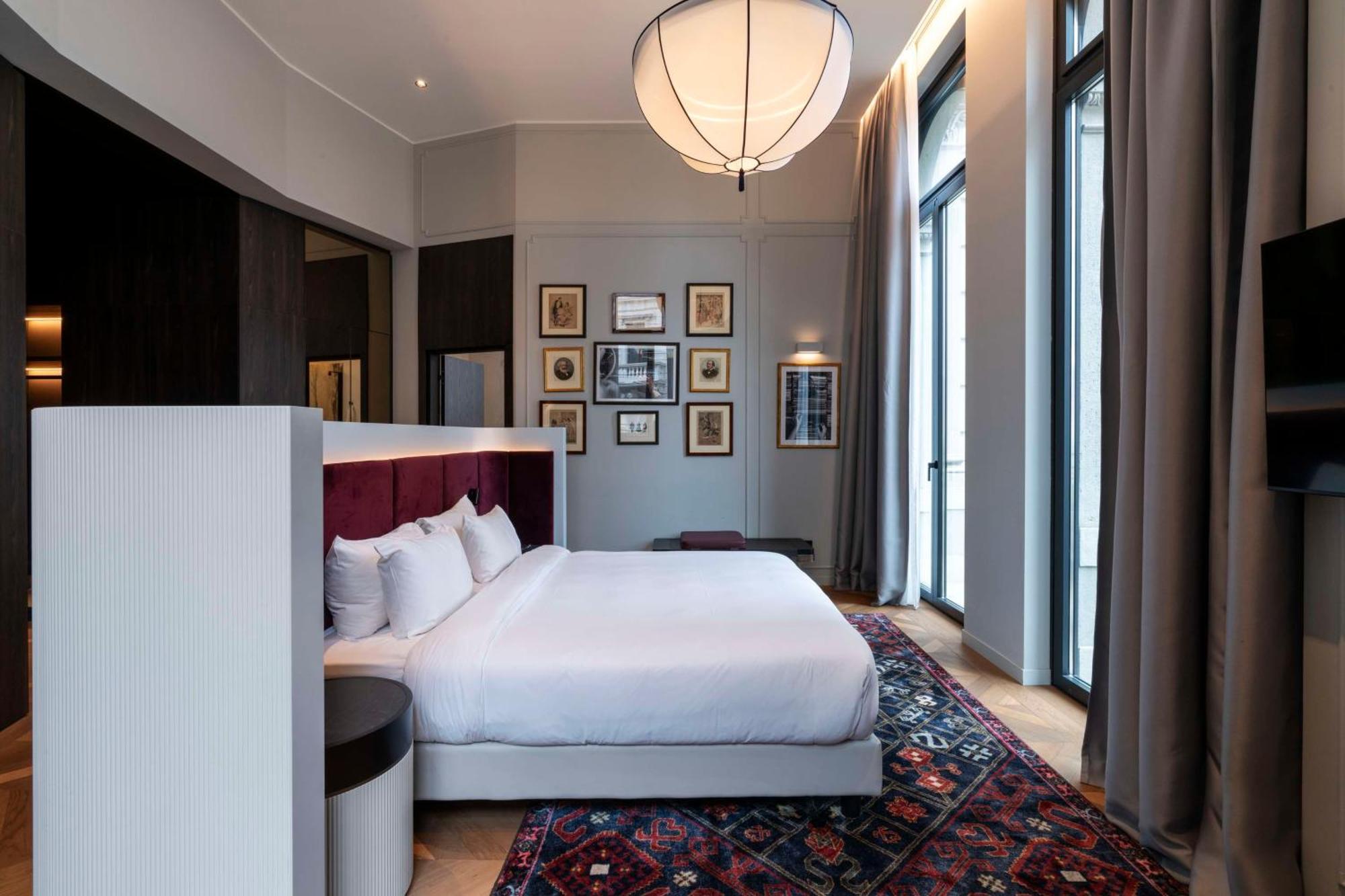 Radisson Collection Hotel, Palazzo Touring Club Milano Ngoại thất bức ảnh A bedroom at the hotel